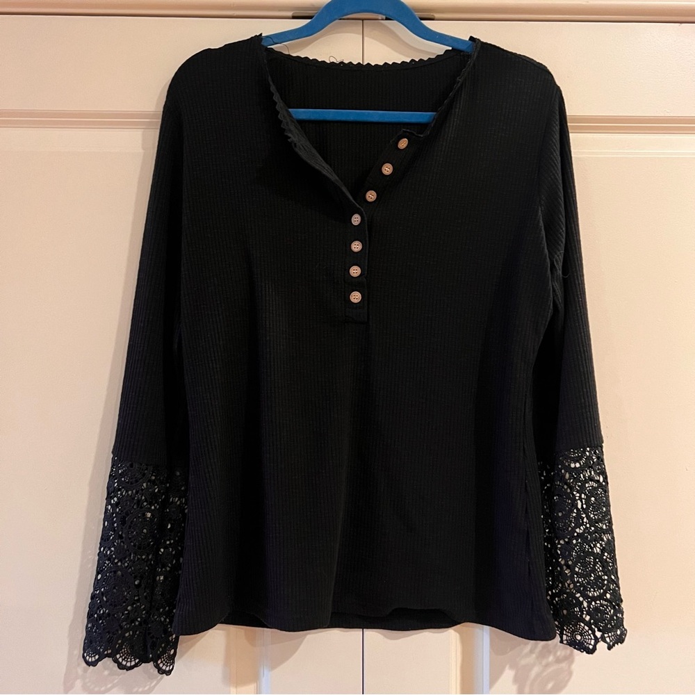 BLACK RIBBED HENLEY TOP WITH LACE DETAIL ON SLEEVES